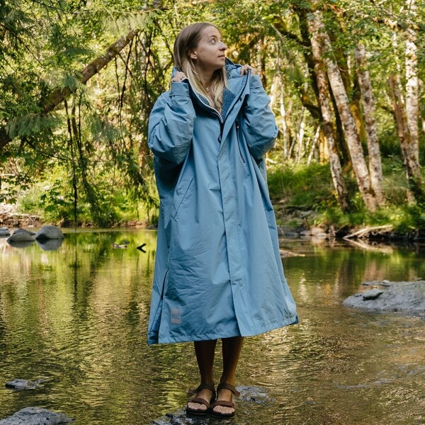 퐁당닷컴,워터푸르프 체인징 로브 올터 에보 - 알파인 블루 남여공용, Waterproof Dry Changing Robe Alter Evo - Alpine Blue Unisex,,레드,서핑 > 어패럴 > 방풍 자켓